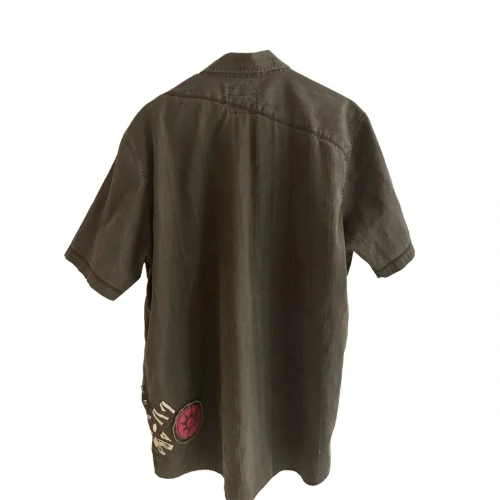 AFFLICTION ~ Men’s button up short sleeve distressed look shirt size L - Picture 6 of 9